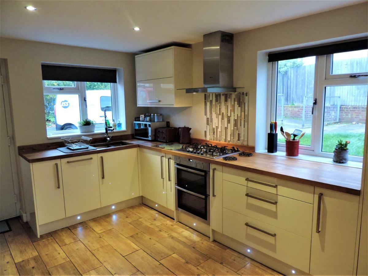 3 Bed Farnborough Air Accommodation Extérieur photo